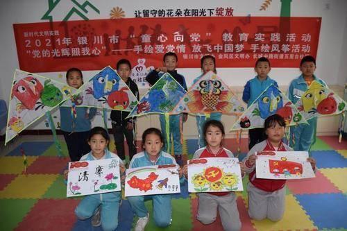 见义勇为！用身体撑住老人防止其摔倒